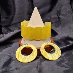 Vintage Set, Yellow Scalloped Acrylic Resin Cuff Bracelet with Matching Earrings